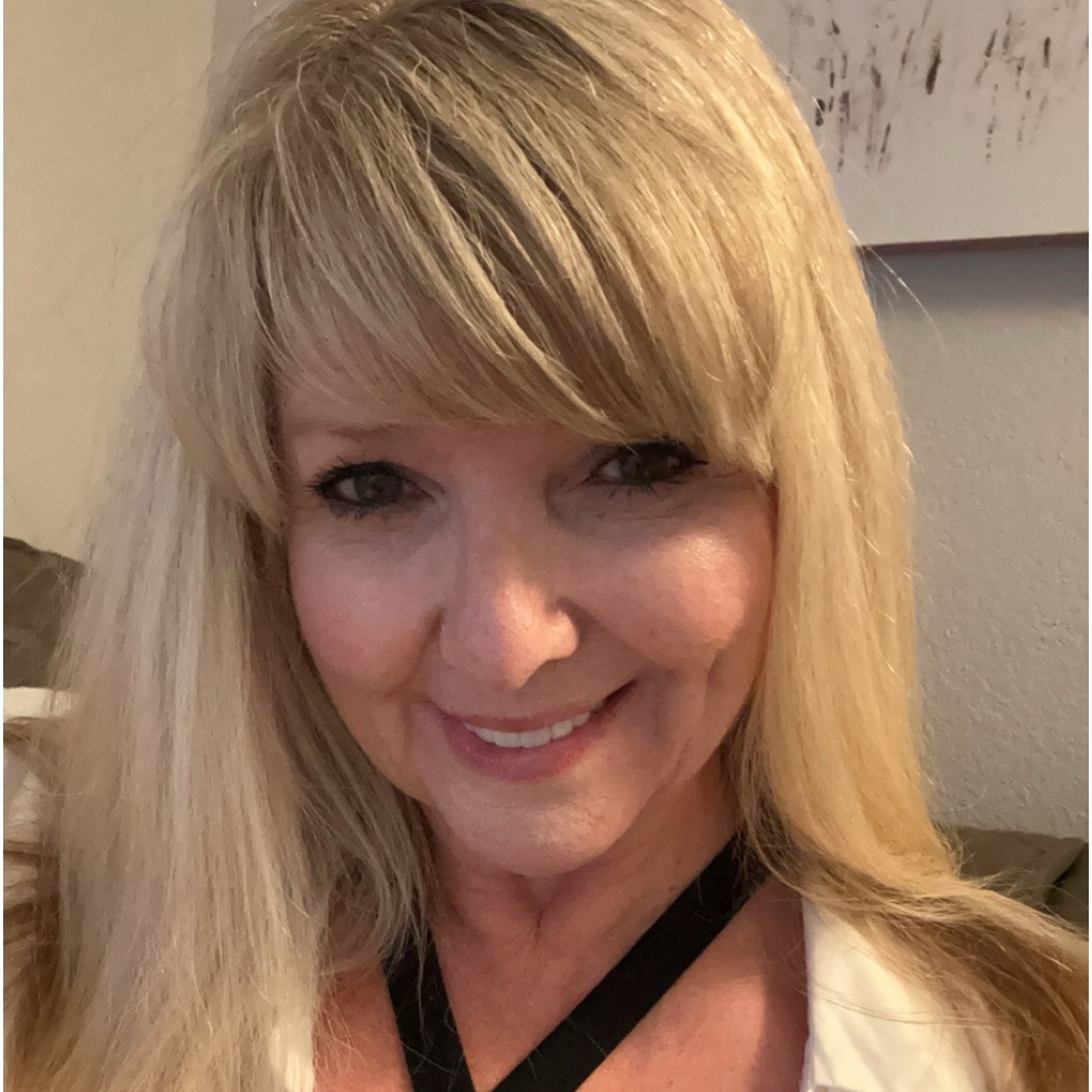 Meet your Posher, Debi